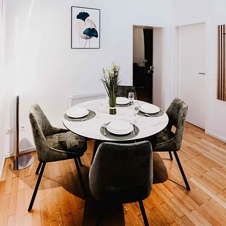 Free Parking Apartment, Netflix Lejlighed *