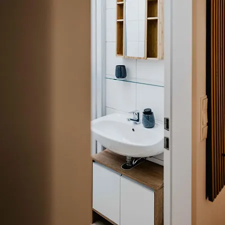 Free Parking Apartment, Netflix *